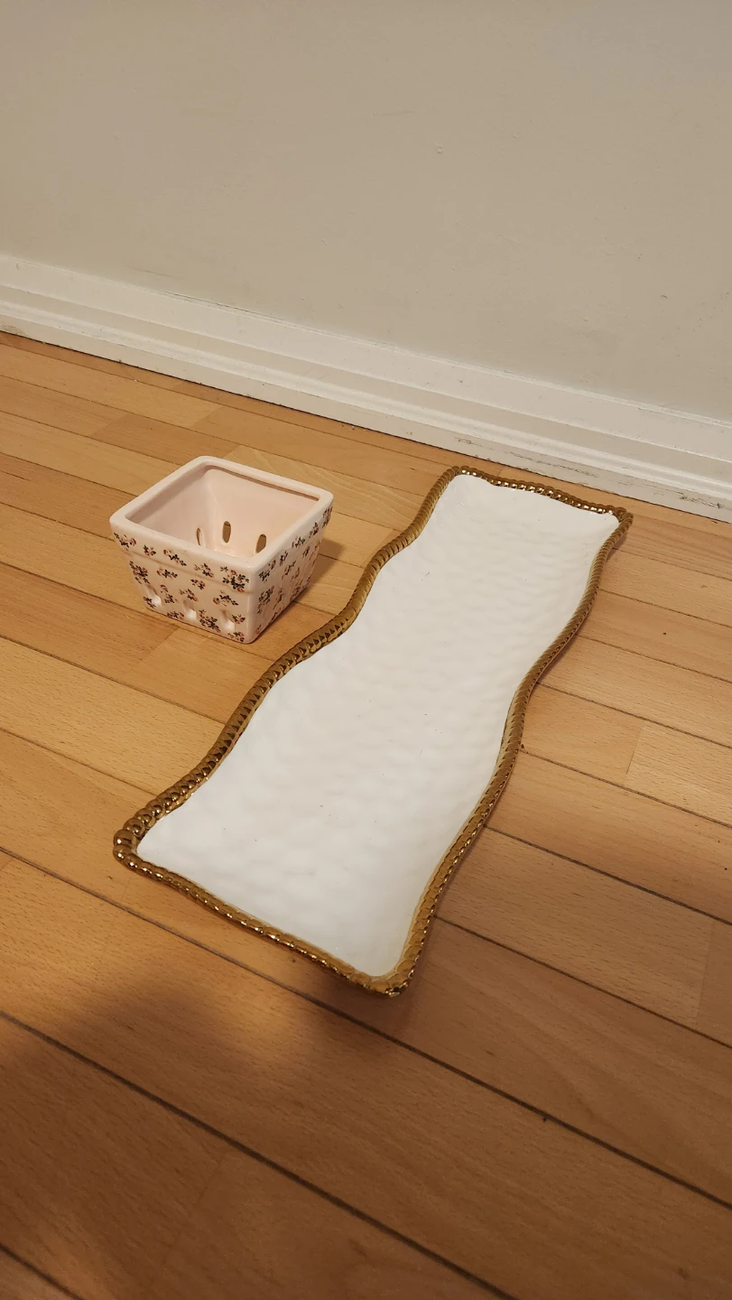 Ceramic berry basket and decorative serving tray