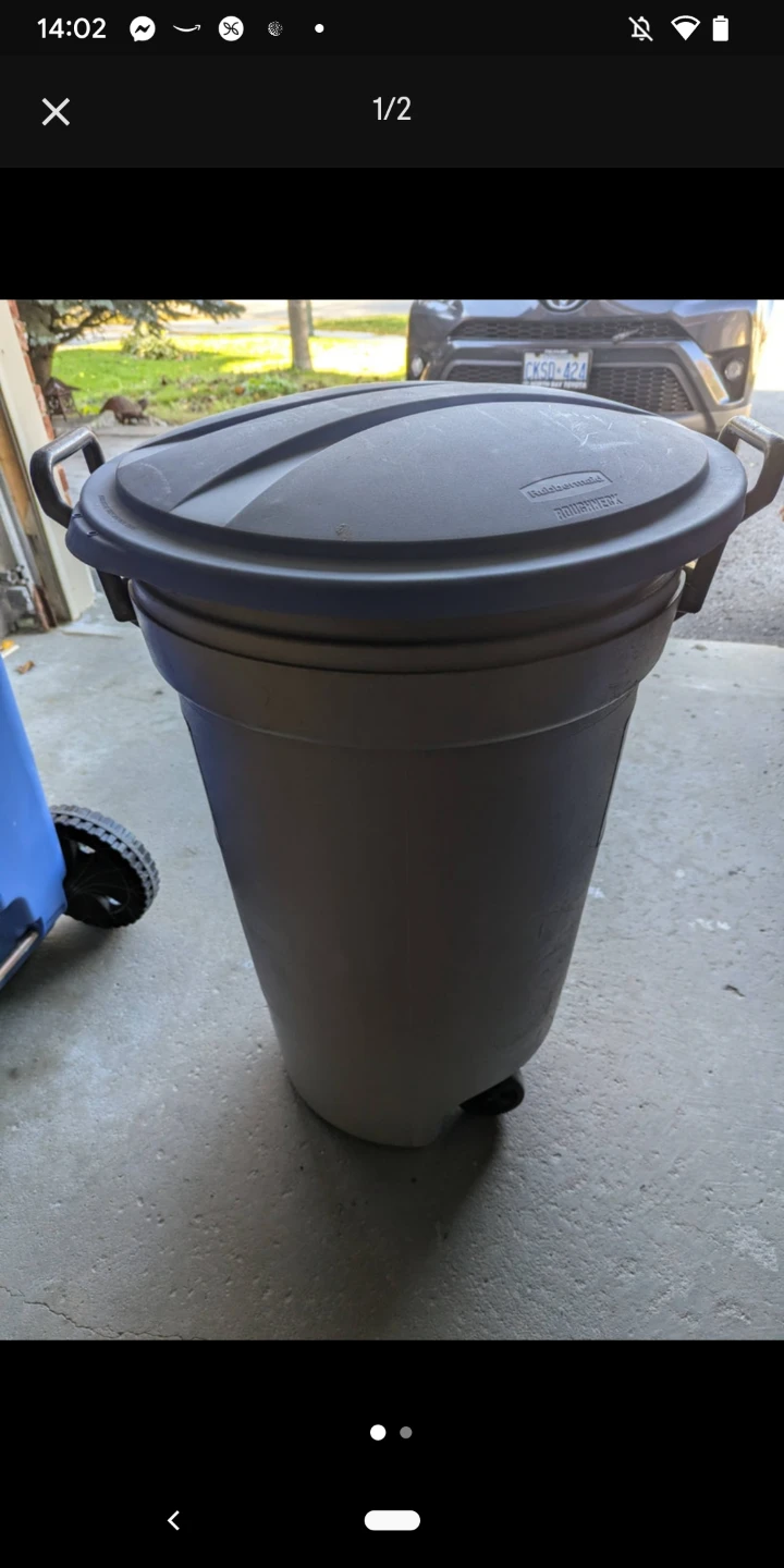 Rubbermaid Garbage Can & Large Recycling Bin