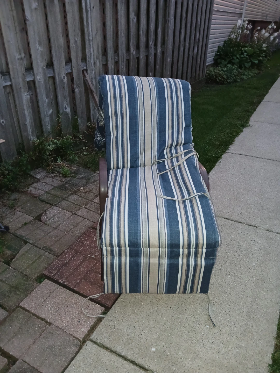 Outdoor Reversible Lounge Chair Cushion