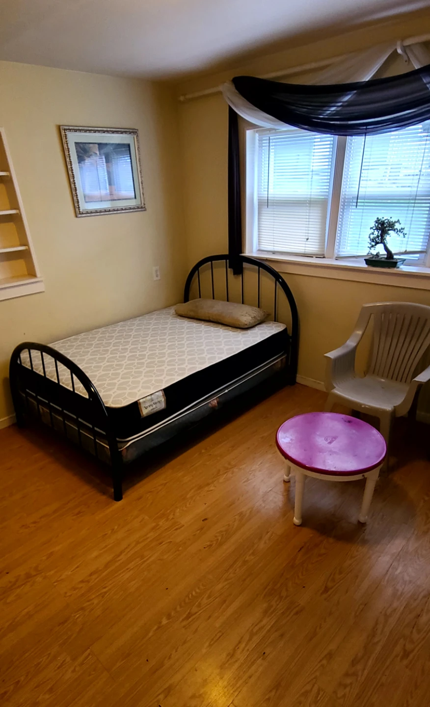 Twin size black metal bed frame - photo 2