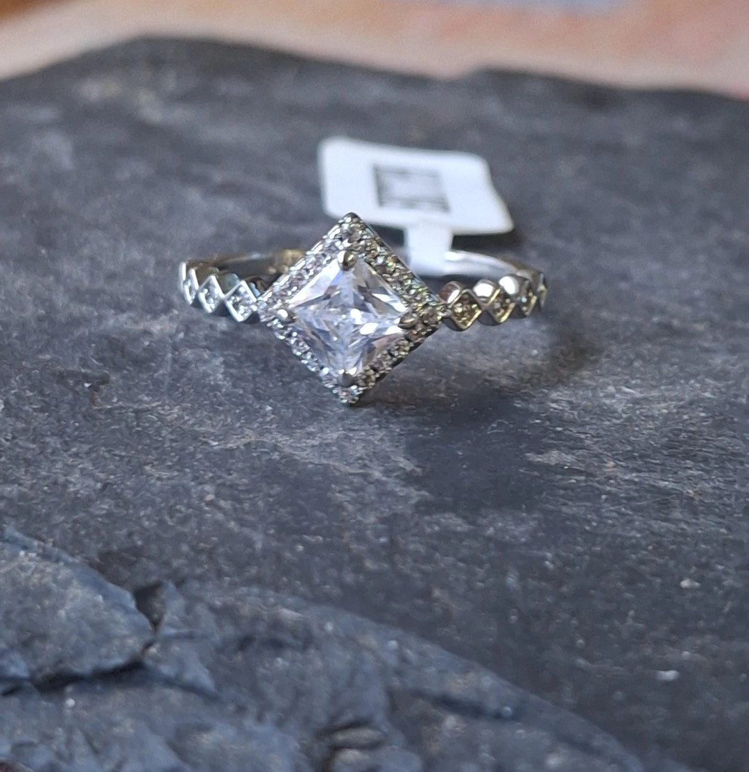 Size 7 - Princess Cut Halo Ring - photo 3