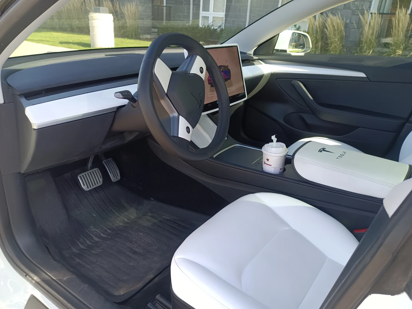Tesla Model 3 - photo 4