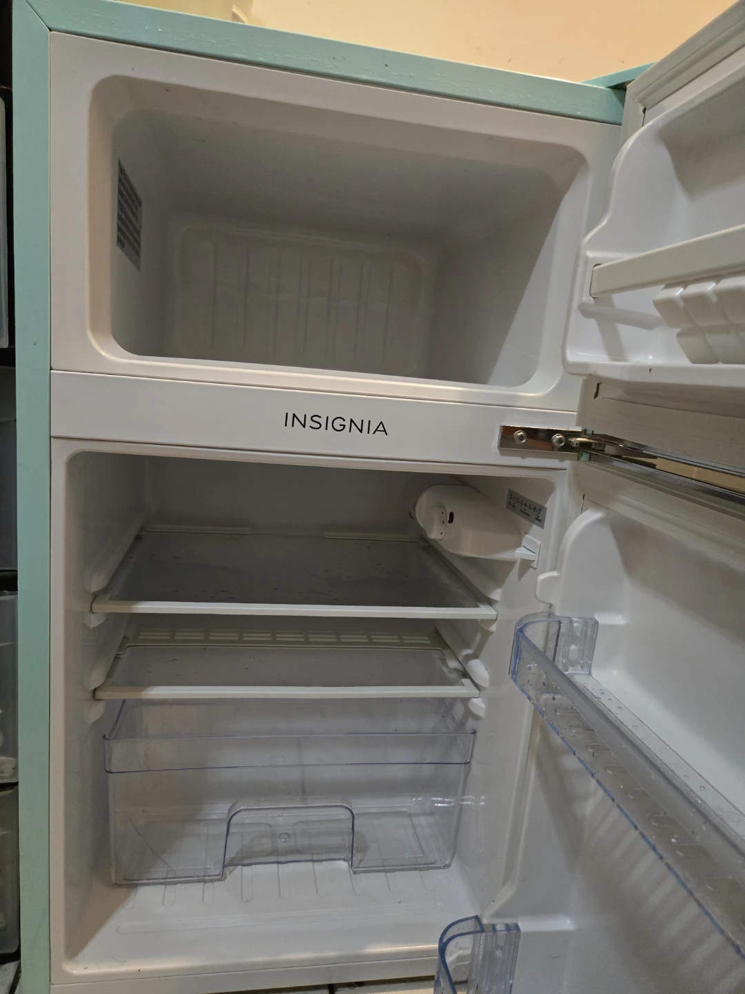 Insignia 3.1 Cu. Ft. Retro Mini Fridge - Mint - photo 2