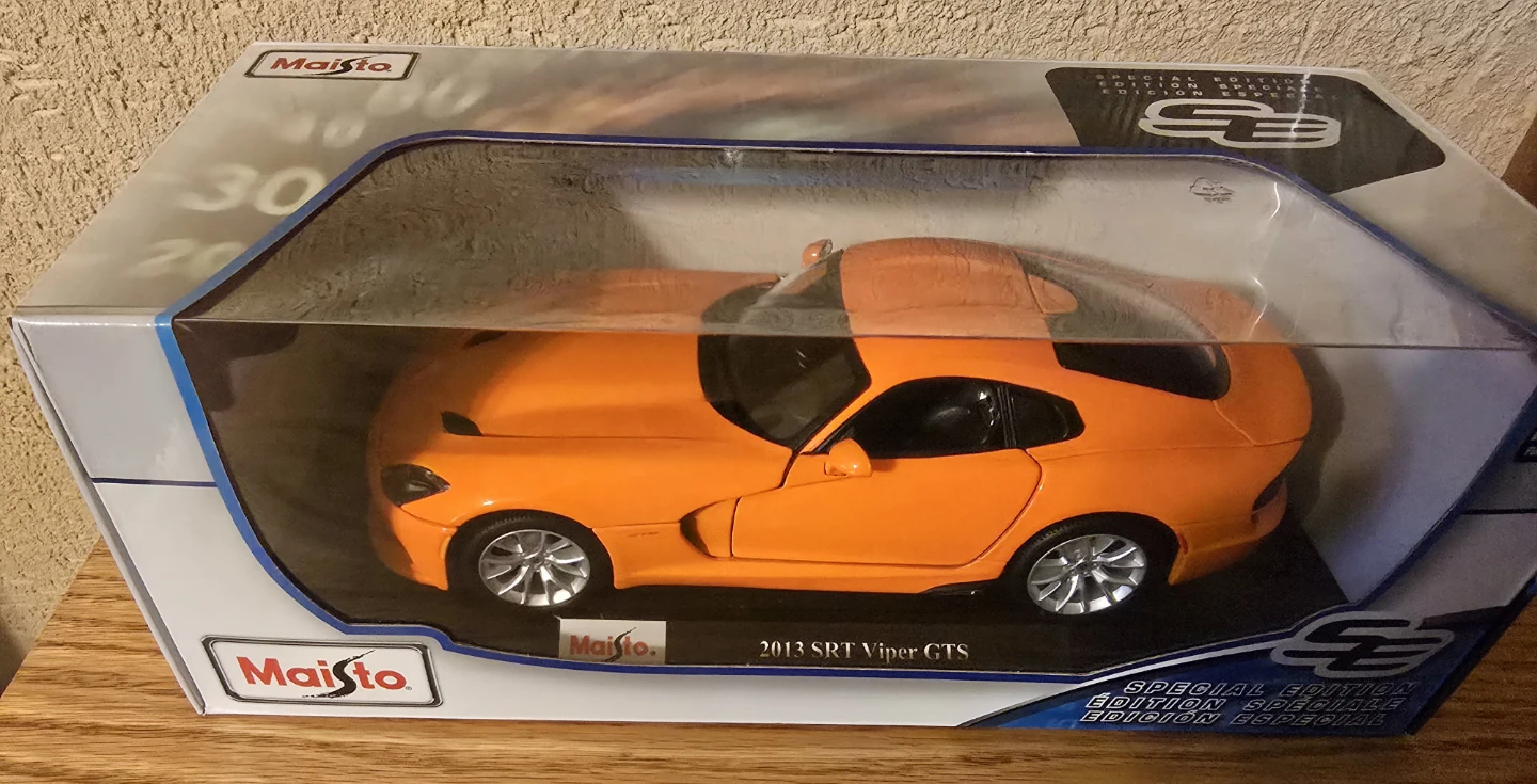 1:18 2013 SRT Viper GTS