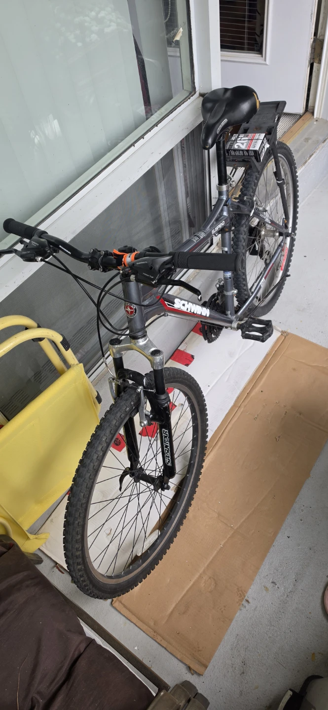 Schwinn  Mountain Bike 21-speed Shimano - photo 2