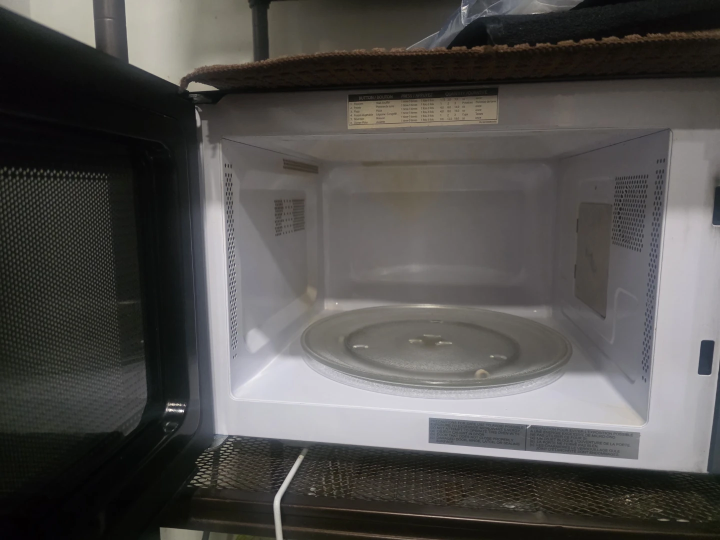 Toshiba Microwave Oven - photo 5