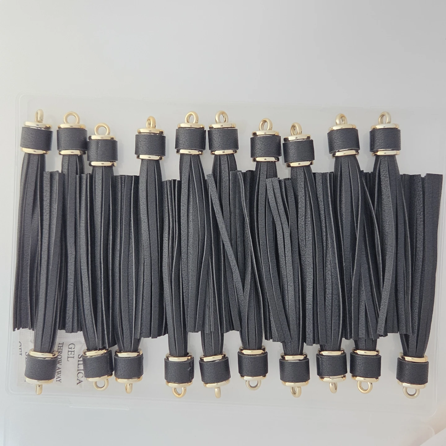 20-piece Black PU Leather Tassel with Plastic Clasp - photo 2