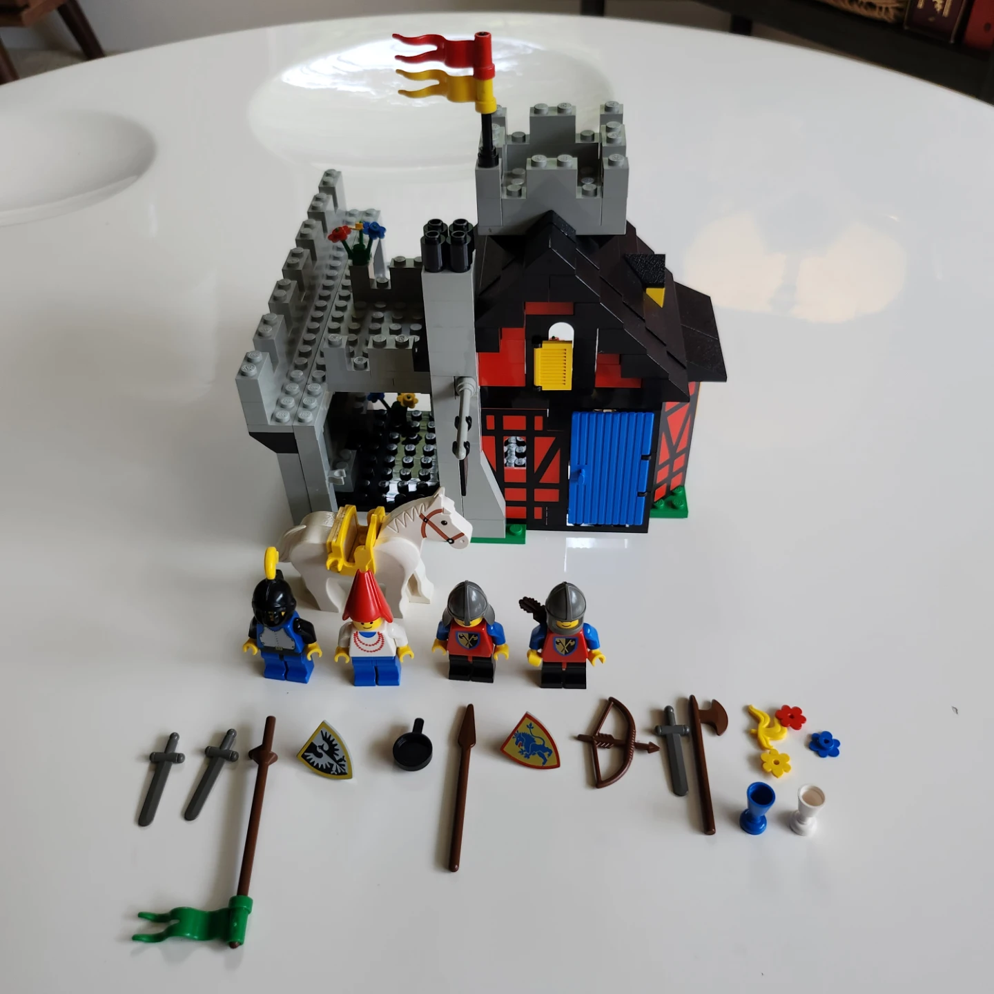 Vintage LEGO 6067 Guarded Inn Complete - photo 4