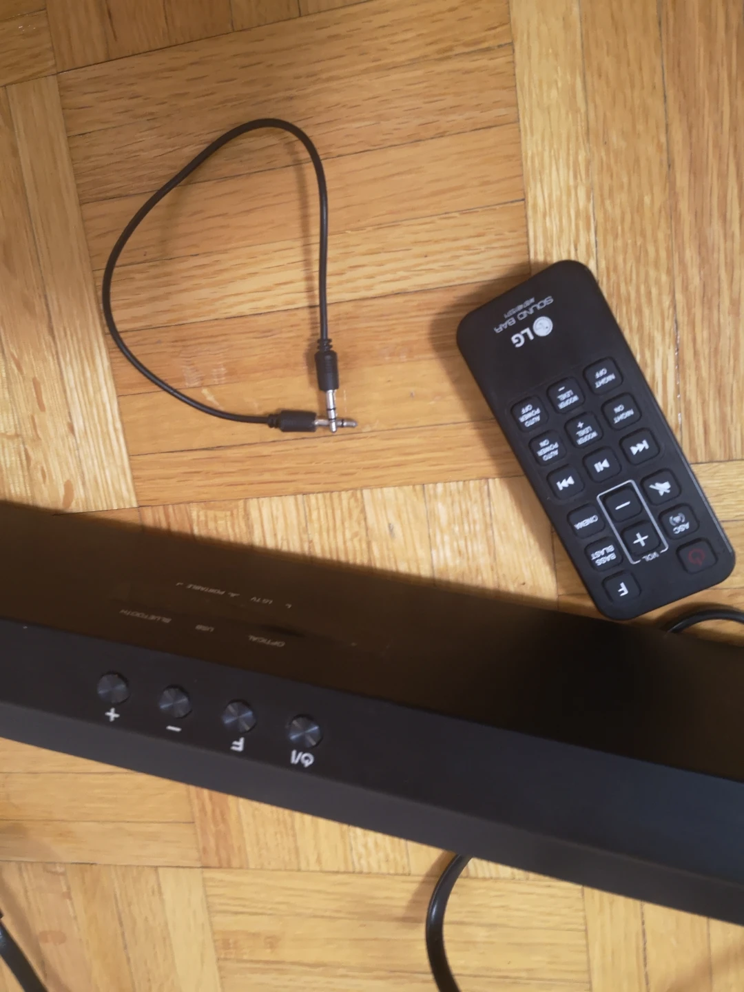 LG Sound Bar with Remote - photo 3