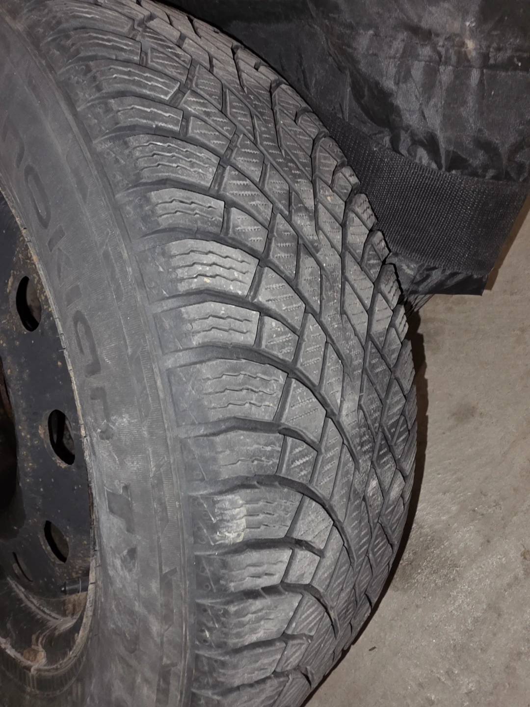 Nokian Hakkapeliitta Winter Tires 225/65R17 - photo 2
