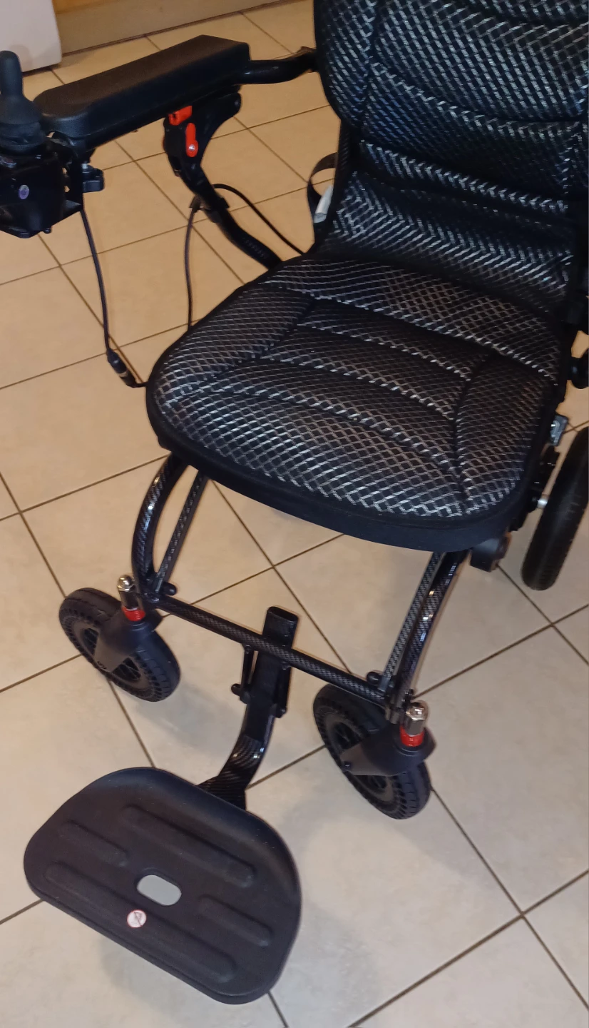 EASWE B10 Electric Wheelchair - Virtually Brand New! - photo 3