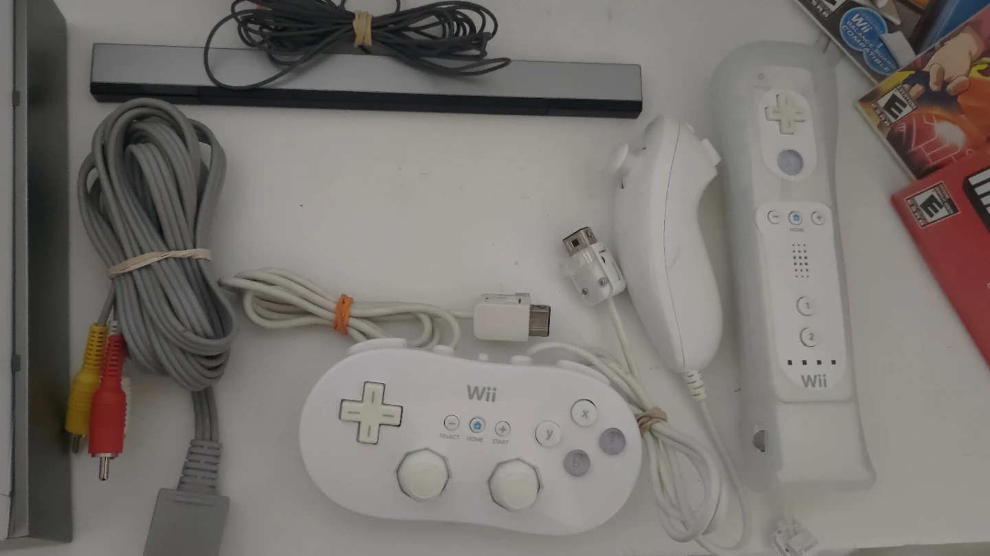 Nintendo Wii Console Bundle - photo 2