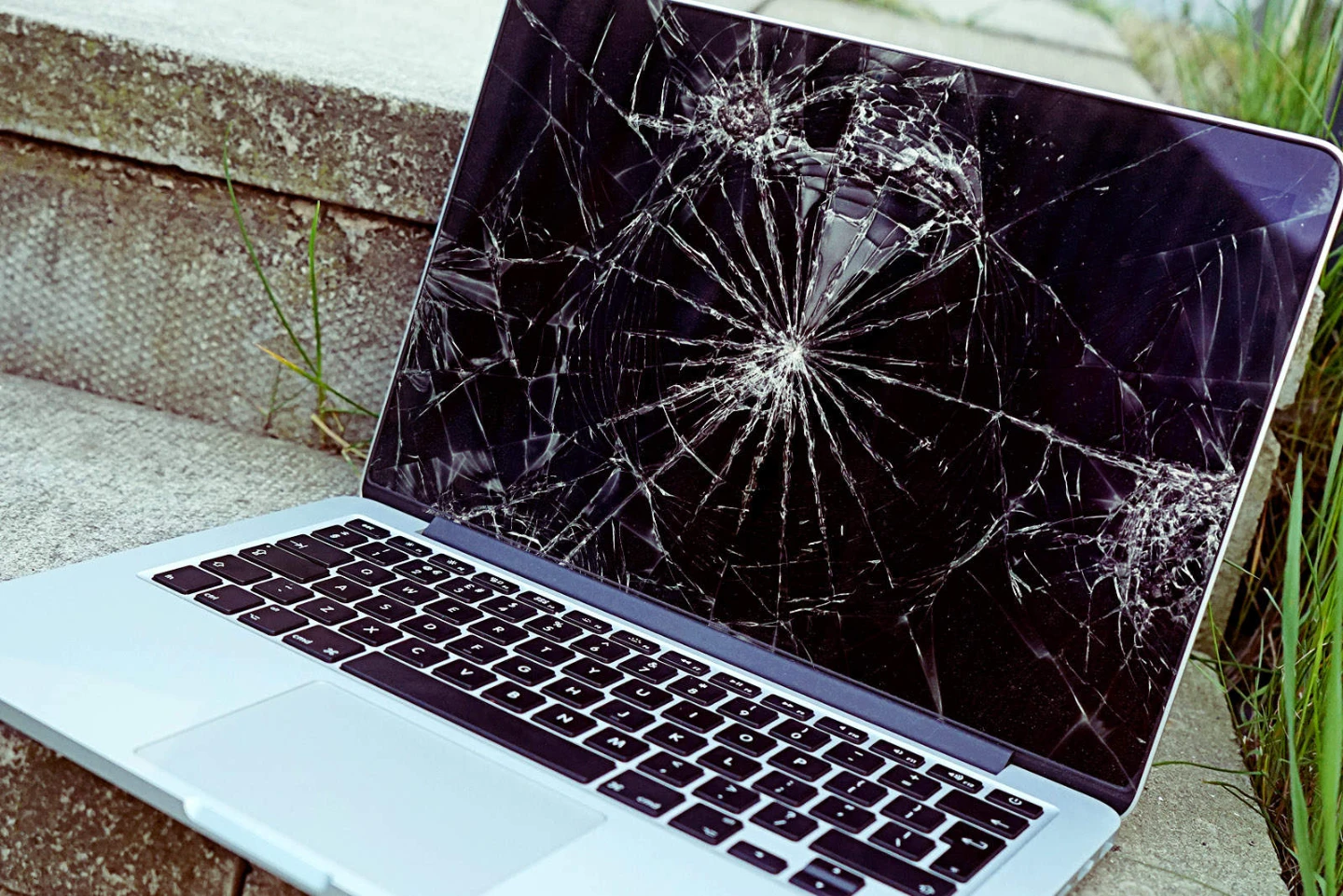 I buy broken Macbooks!