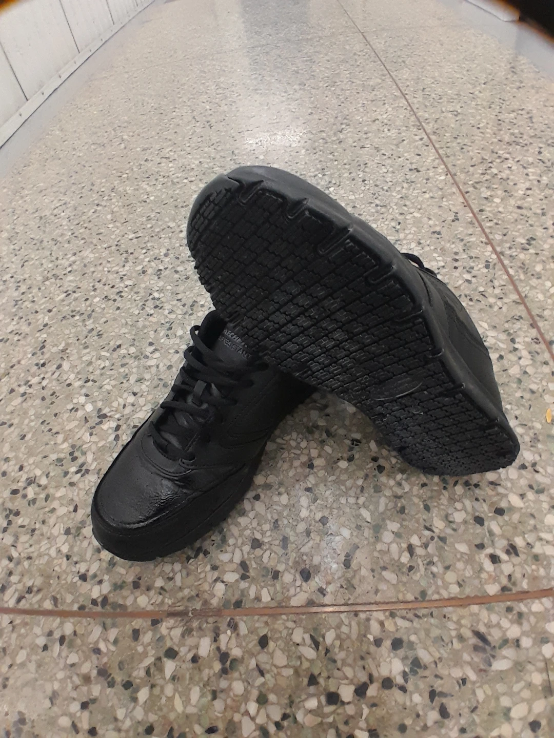 Skechers Slip Resistant  Shoes Men's Size 9 - photo 2