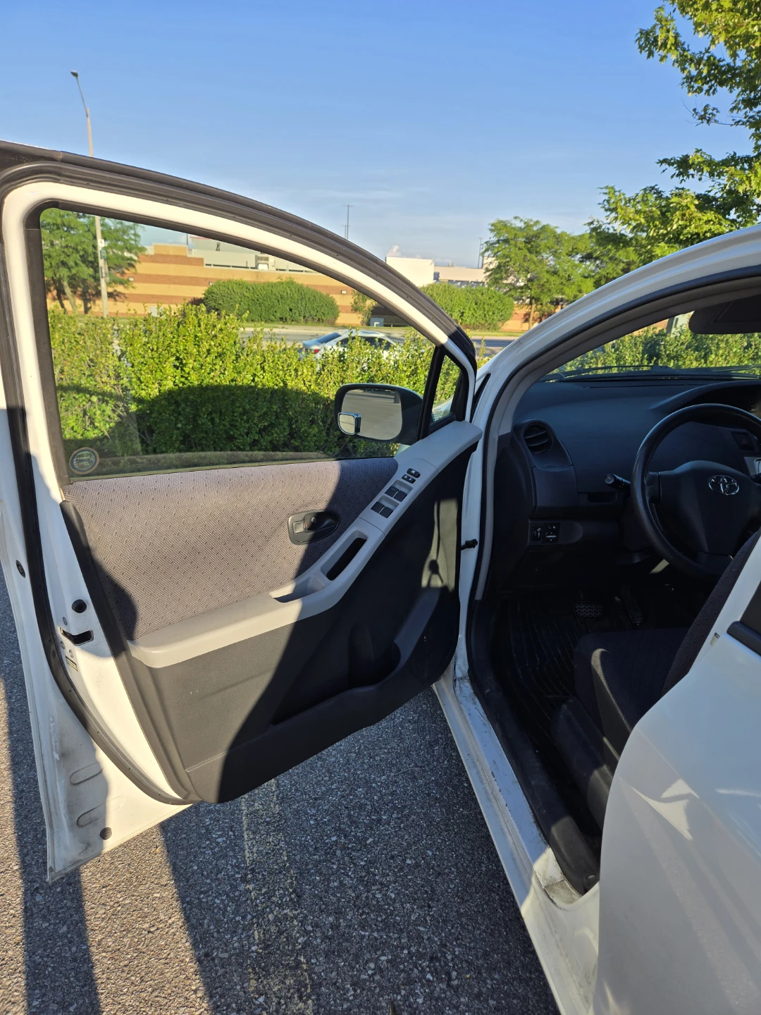Toyota Yaris Hatchback 4 door - photo 5