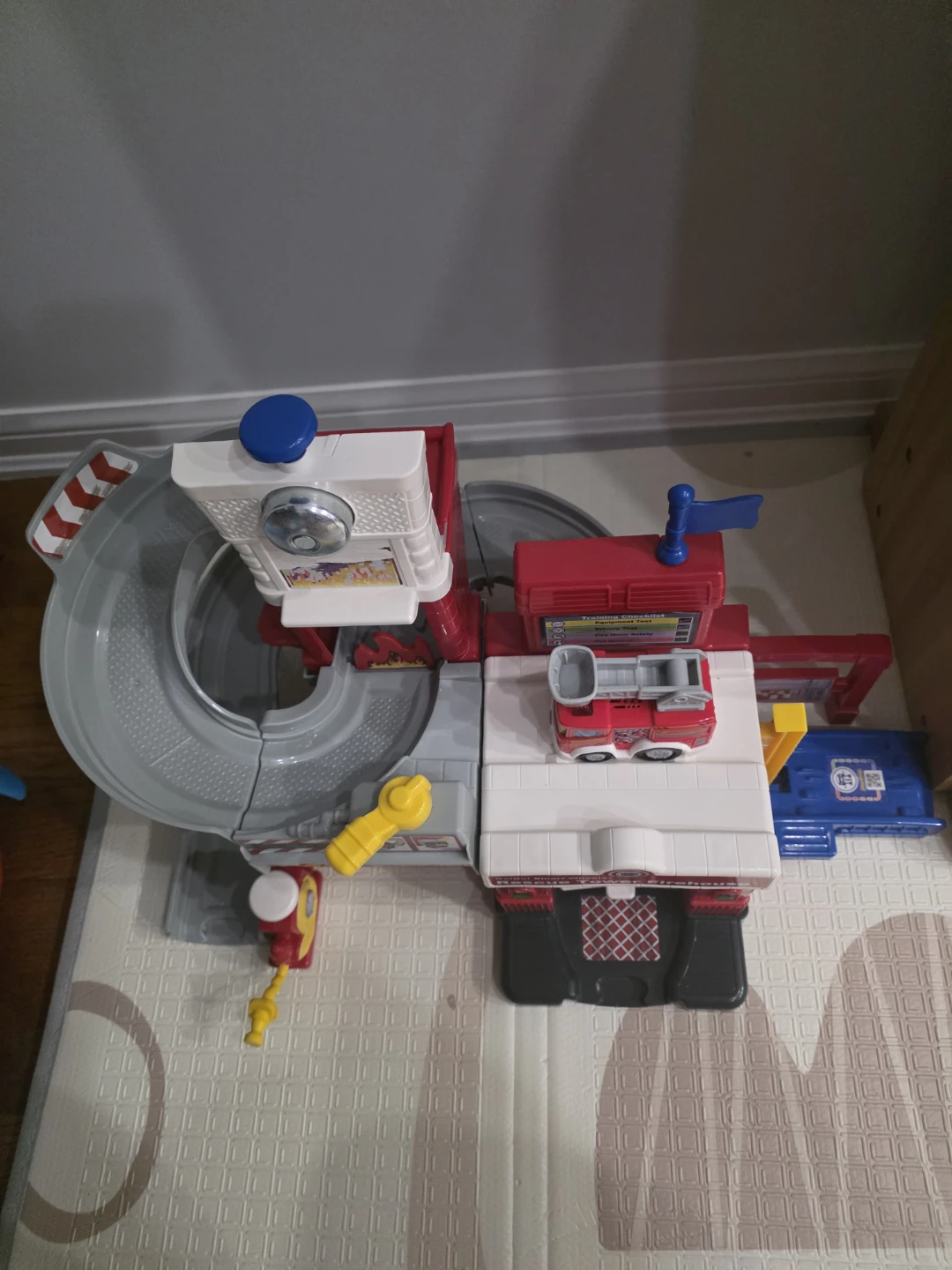 VTech Go! Go! Smart Wheels Rescue Tower Firehouse - photo 2