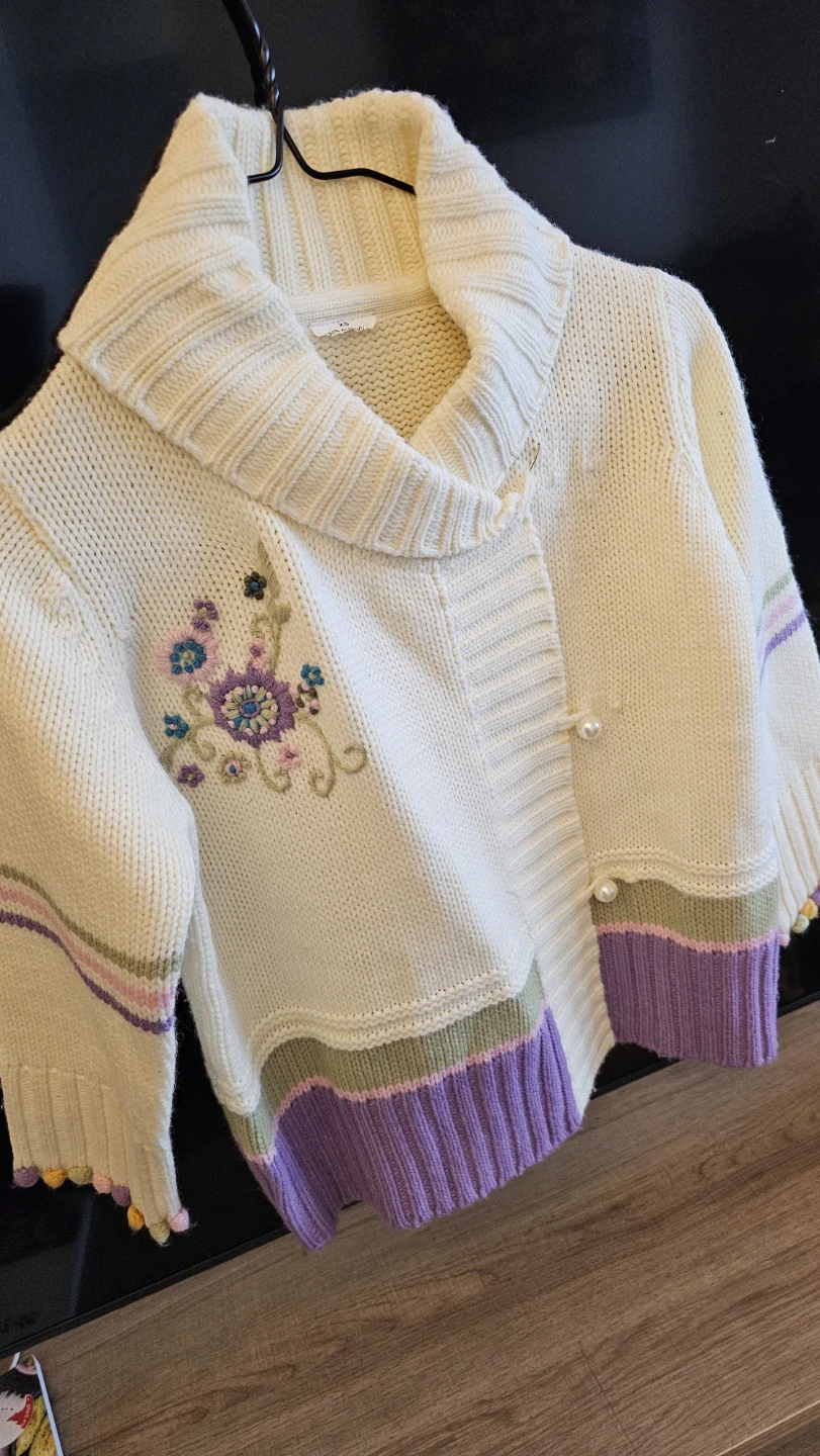 Cream Floral Cardigan Sweater XS