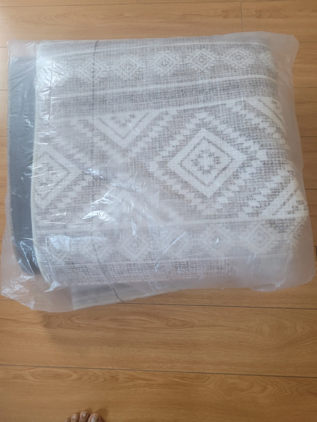 Geometric Pattern Area Rug - photo 2