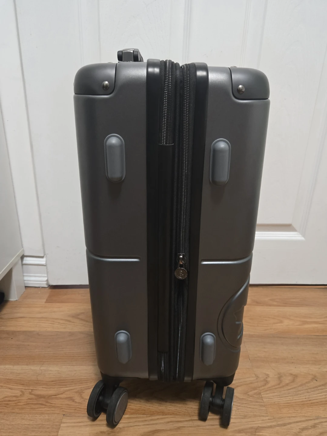 Air Canada Hardside Carry-On Spinner Suitcase - photo 4