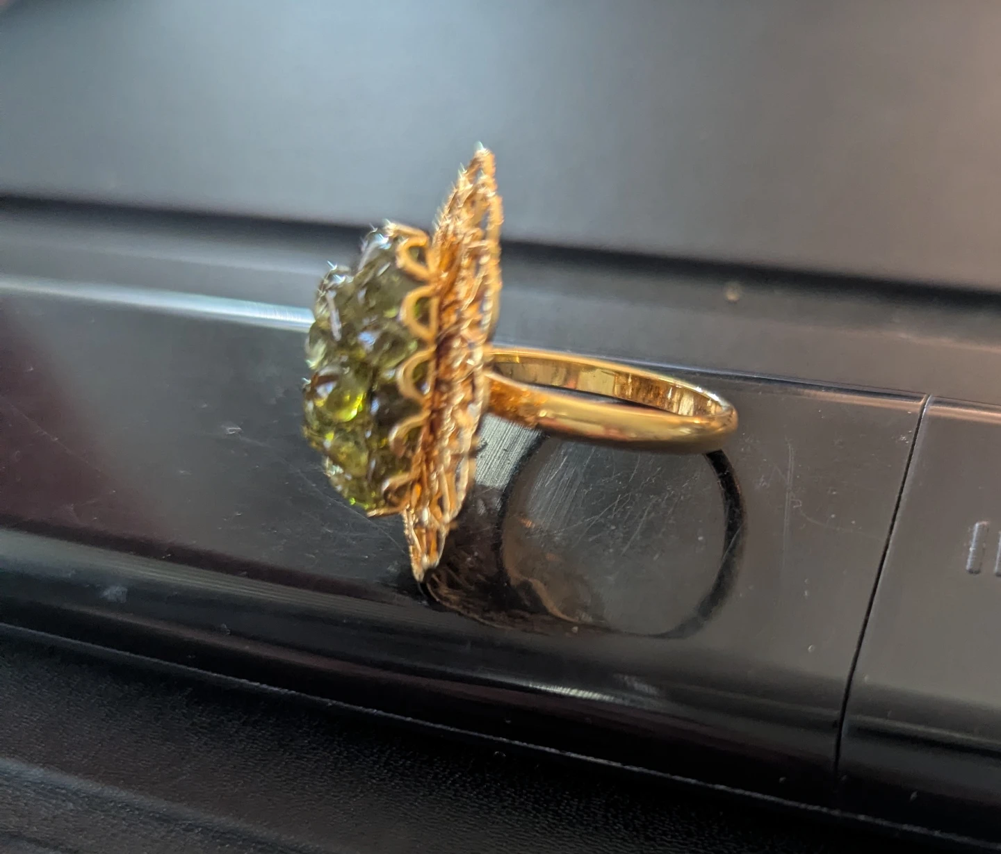 1970's Green Glass Chip Gold Tone Ring - photo 3