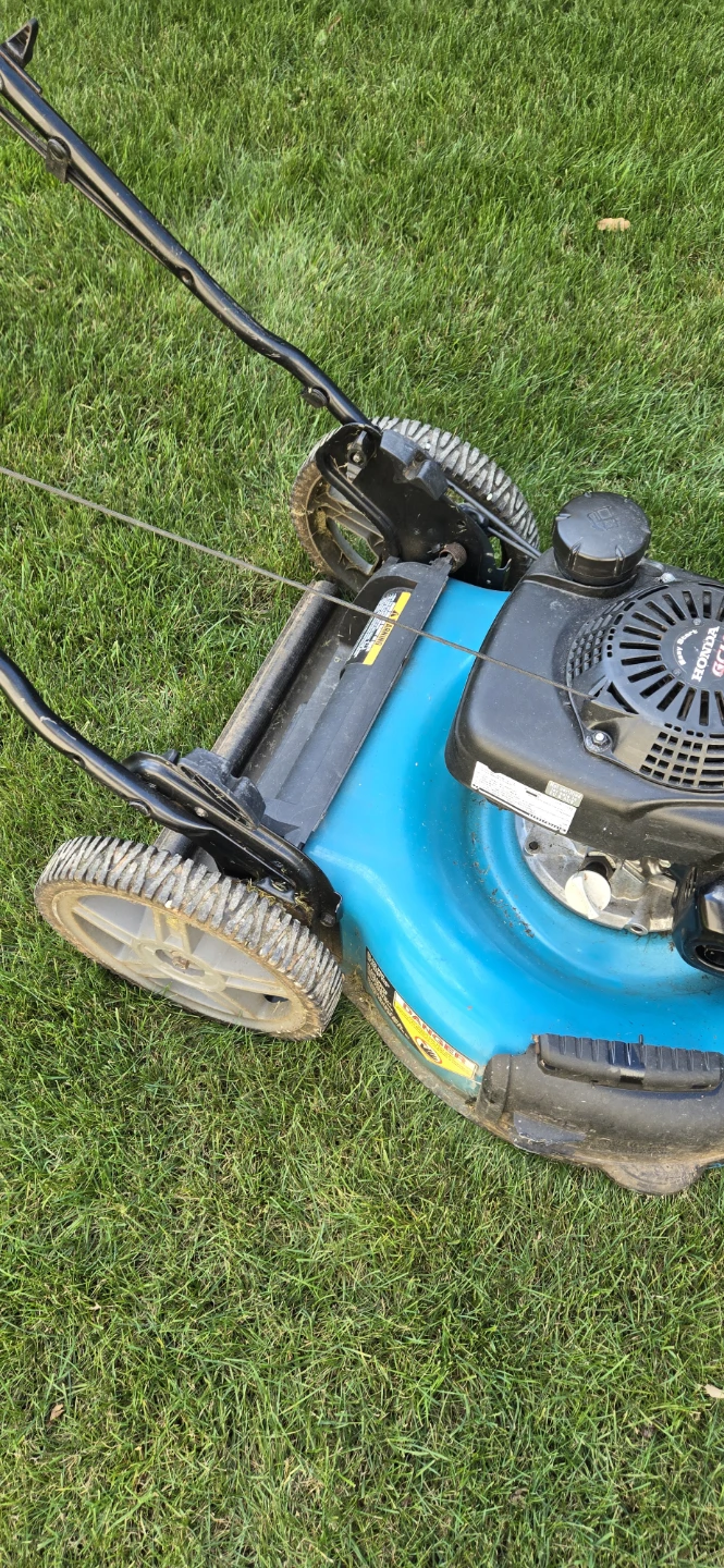 Yardworks Lawnmower with Honda GCV 160 Engine - photo 3