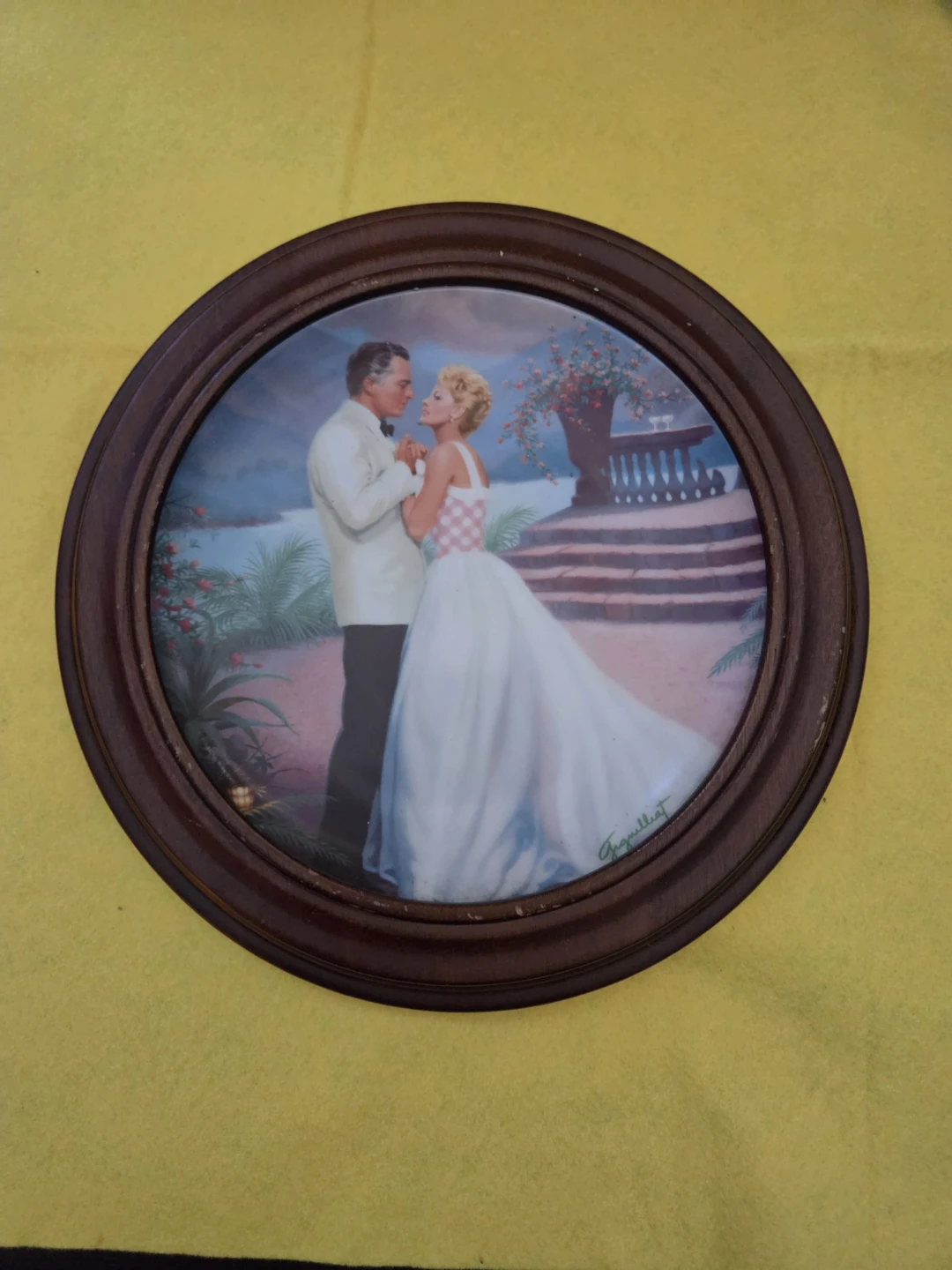 Gugulliat Romantic Couple Decorative Wall Plate
