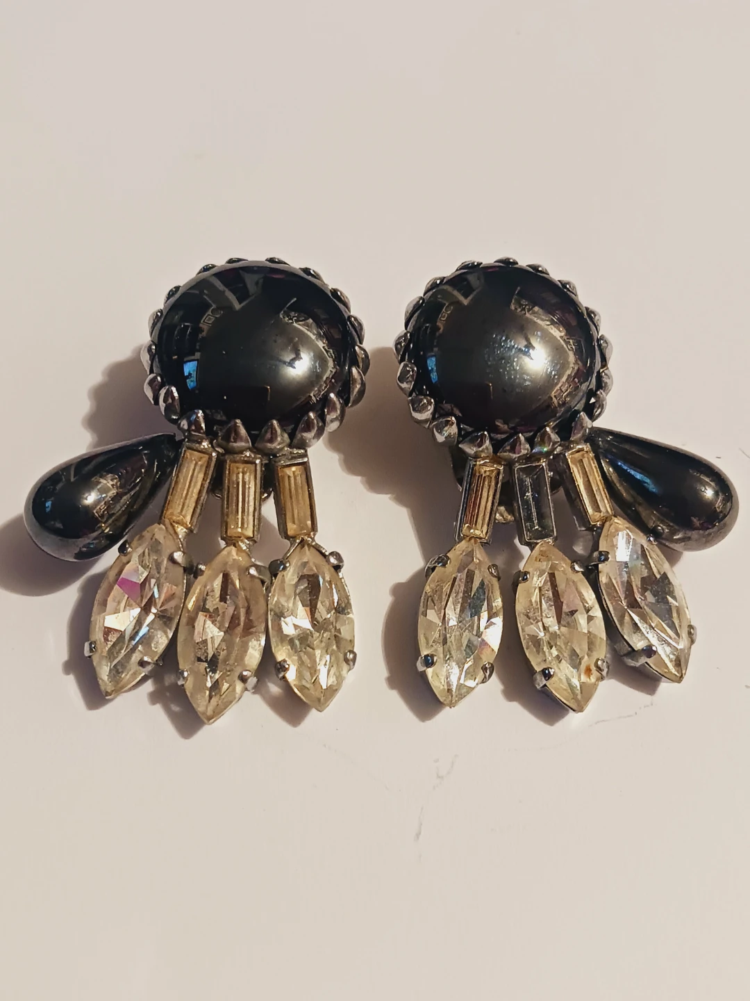 Beautiful Hematite & Clear Rhinestone Clip-On Earrings - photo 2