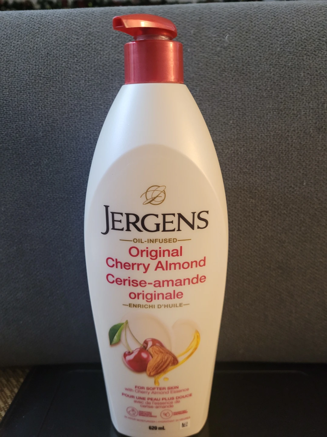 Jergens Oil-Infused Cherry Almond Moisturizer 620ml