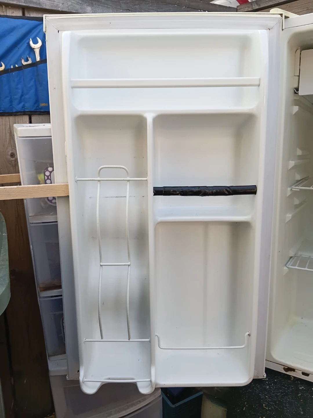 Danby Designer Compact Mini Fridge READ DESCRIPTION ON SIZE - photo 3
