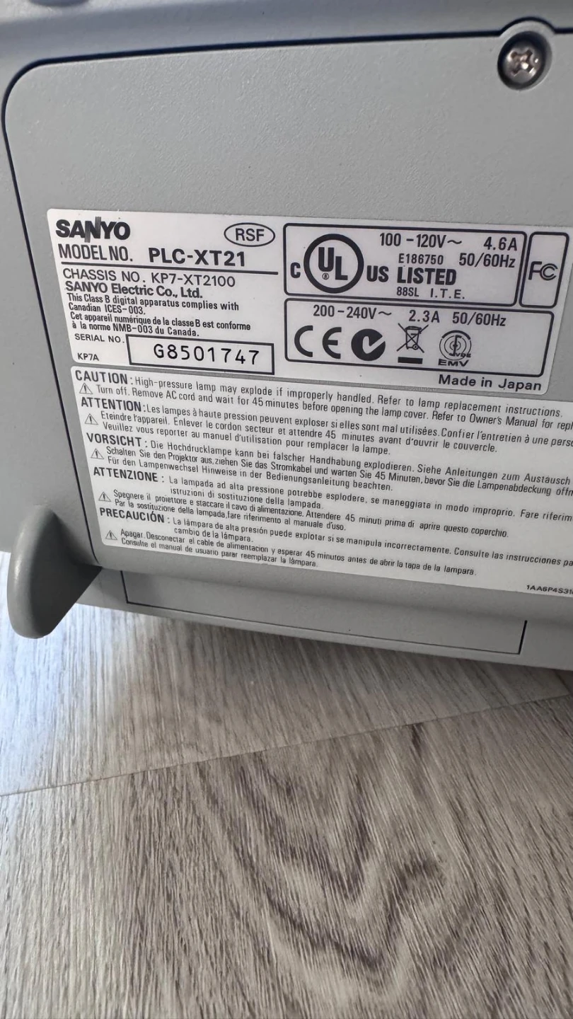 Sanyo PROxtraX Multiverse Projector PLC-XT21 - photo 5