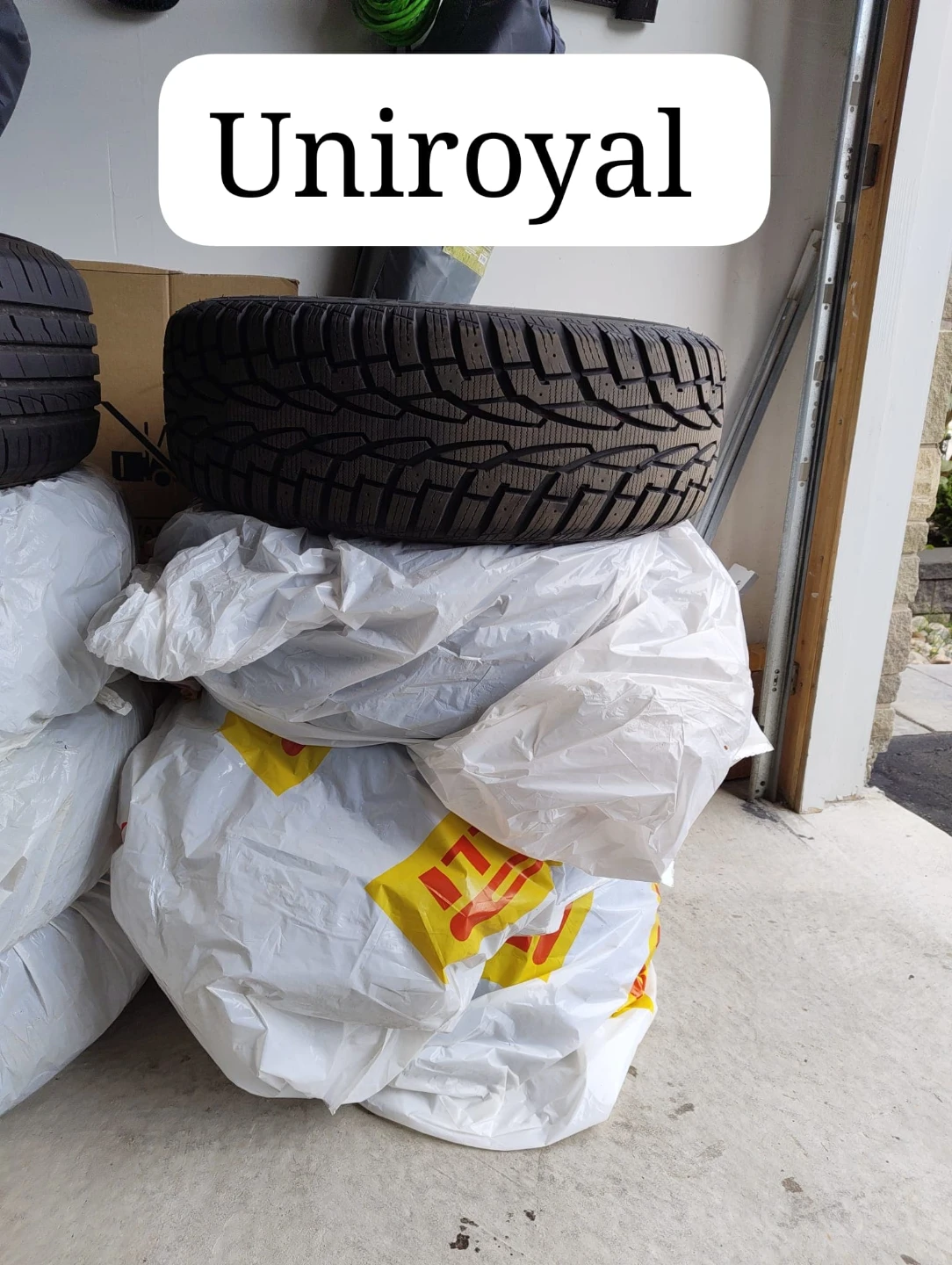 Uniroyal Tiger Paw Ice & Snow 3 Tire 215/60R16