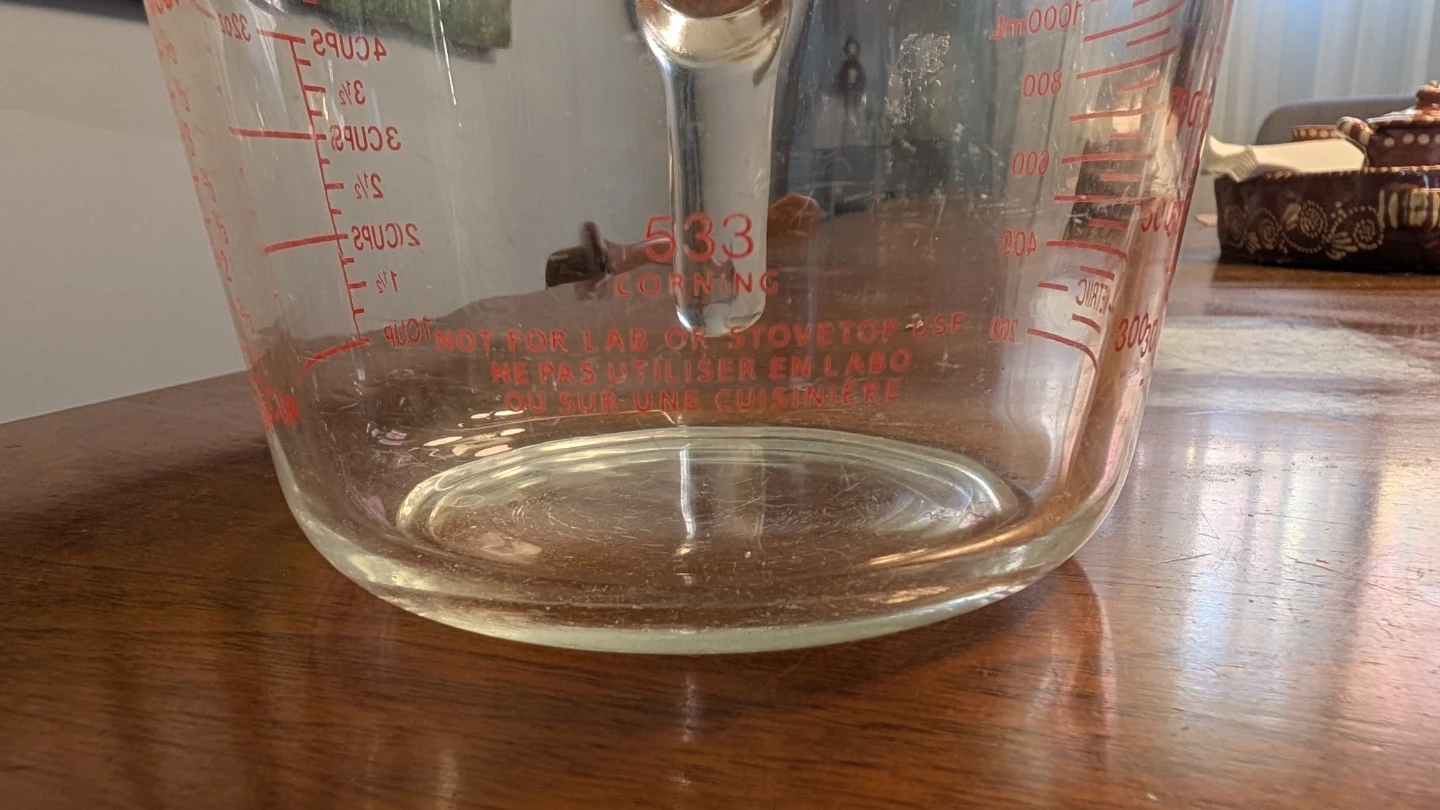 Vintage Pyrex 4 Cup Measuring Cup - photo 4