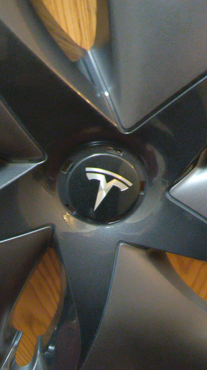 New 18" wheel cap tesla 3