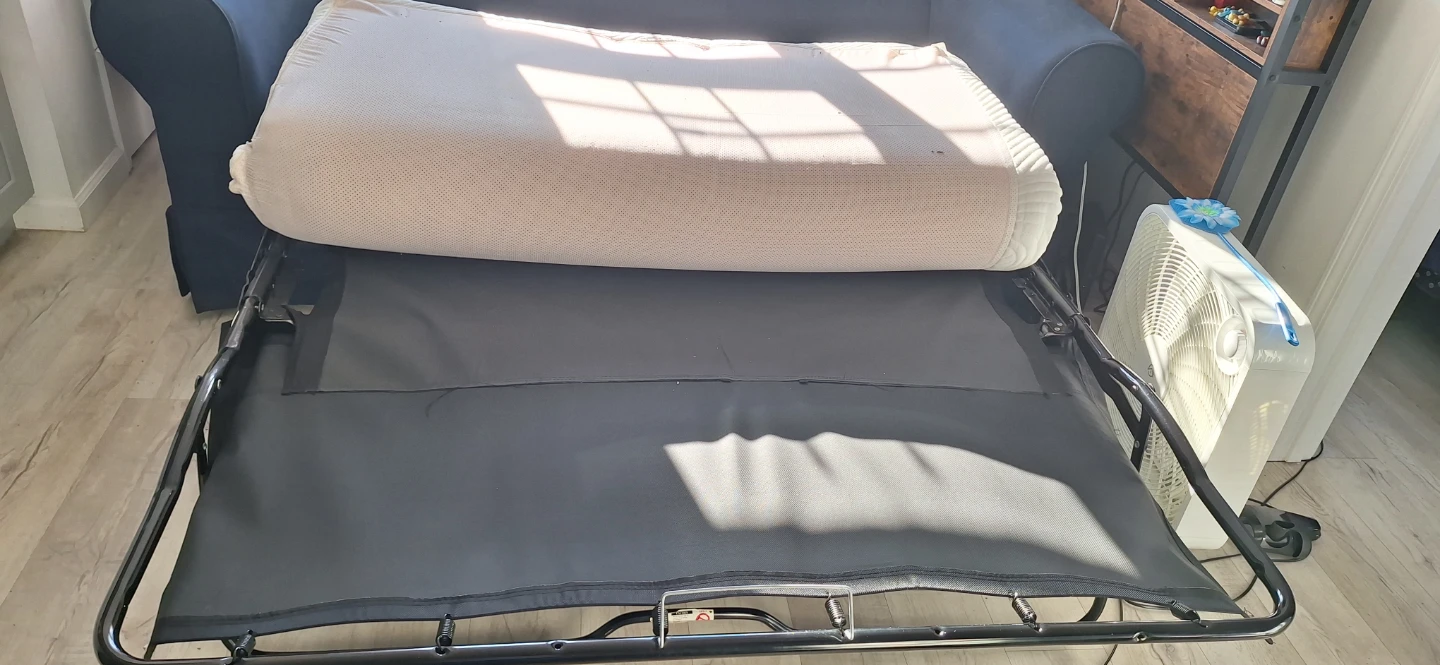 Un sofá cama azul con colchón extraible - photo 5