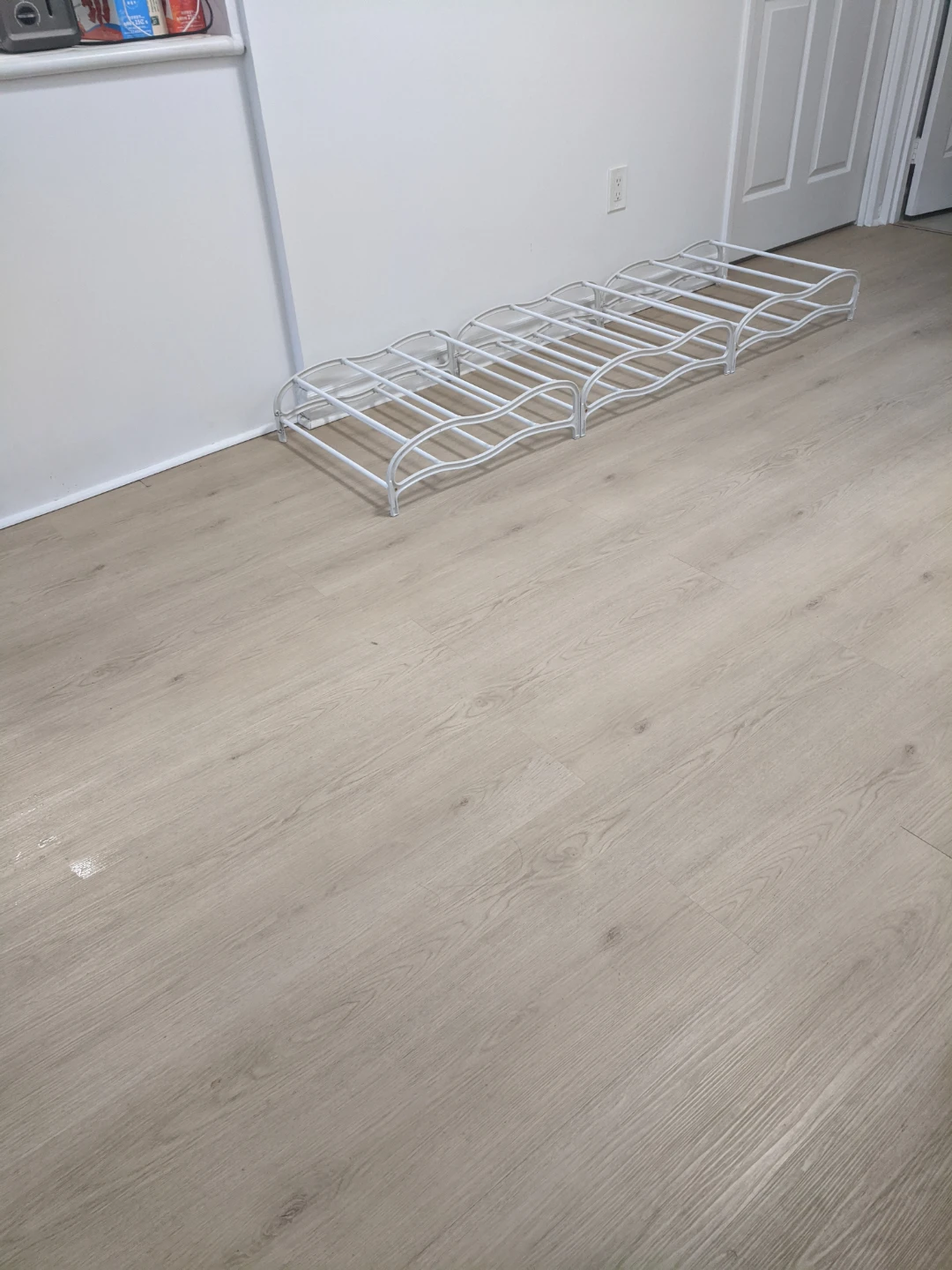 White Metal Rack - photo 3