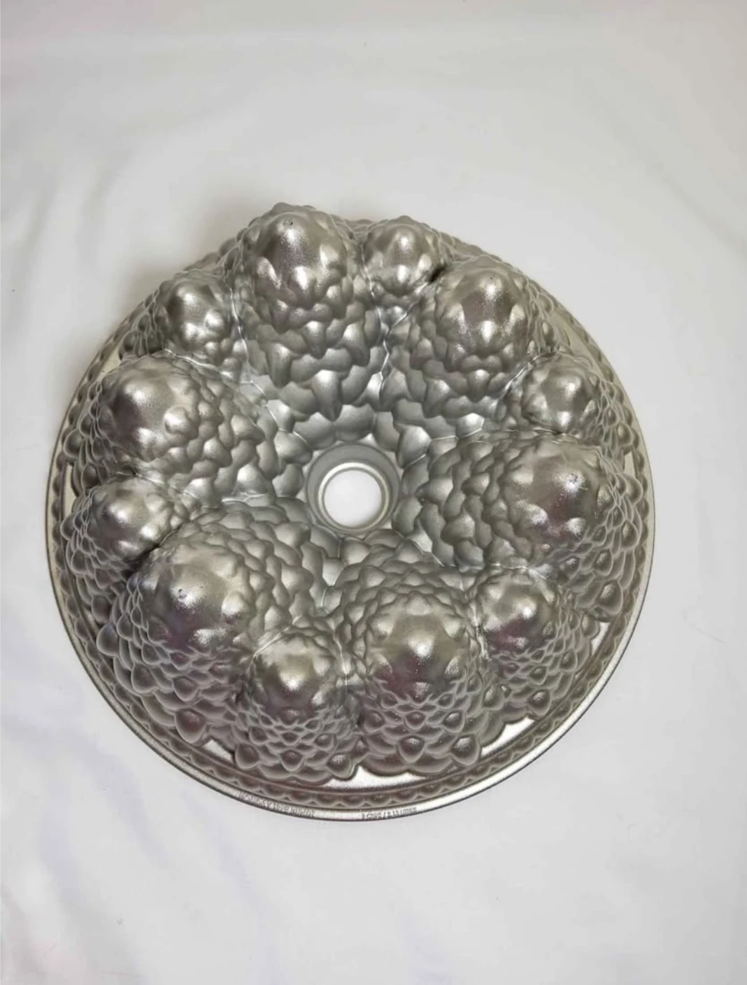 Nordic Ware Holiday Tree Bundt Pan - photo 2