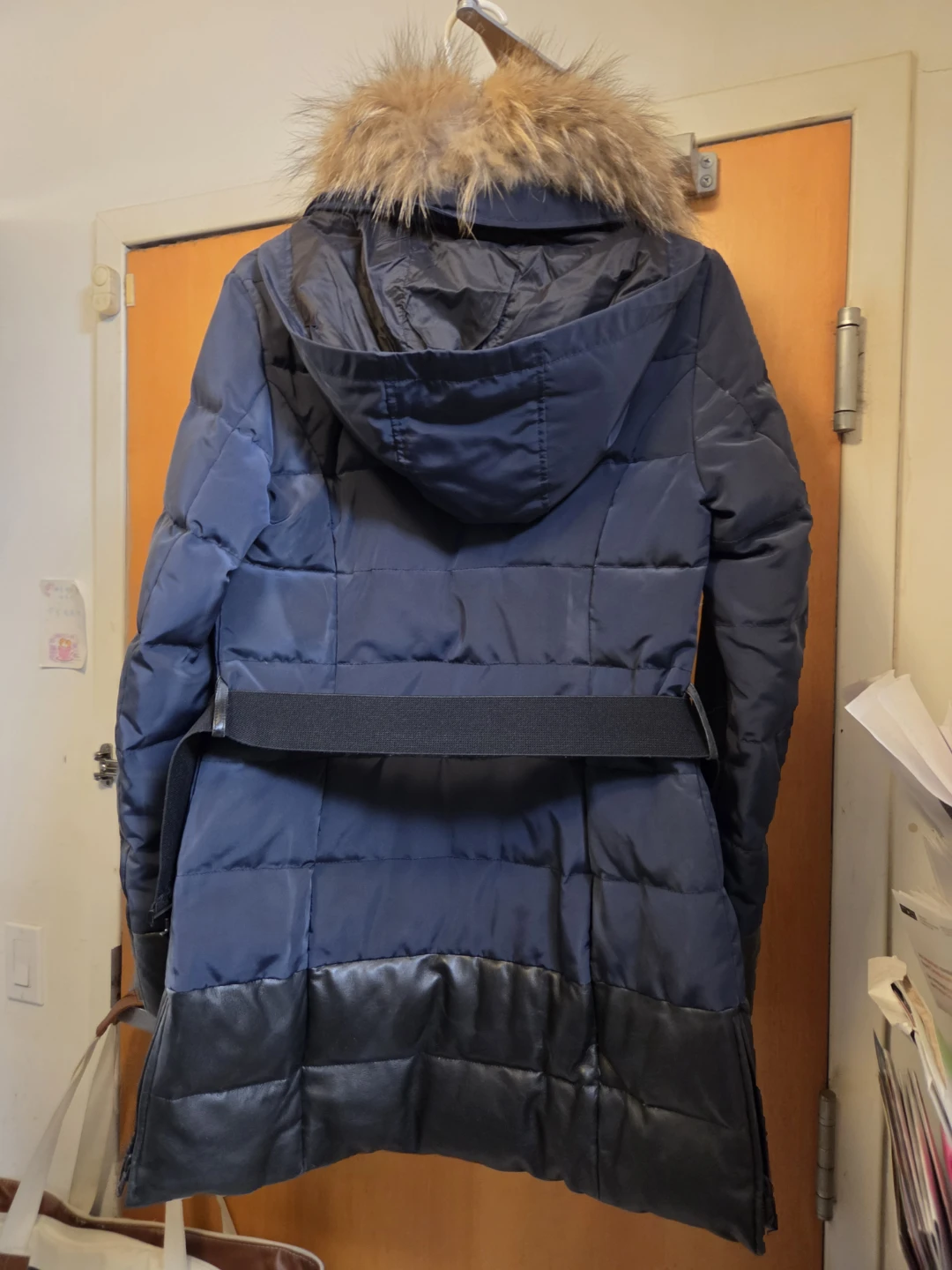 Danier Down Puffer Jacket with Leather trim and removable hood - photo 3