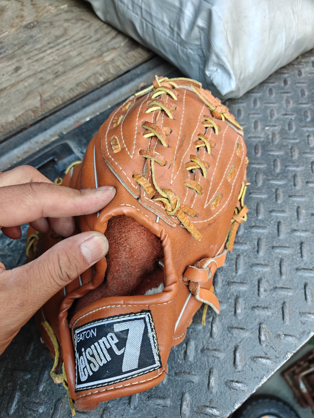 Eaton Leisure 7 Baseball Glove - photo 2