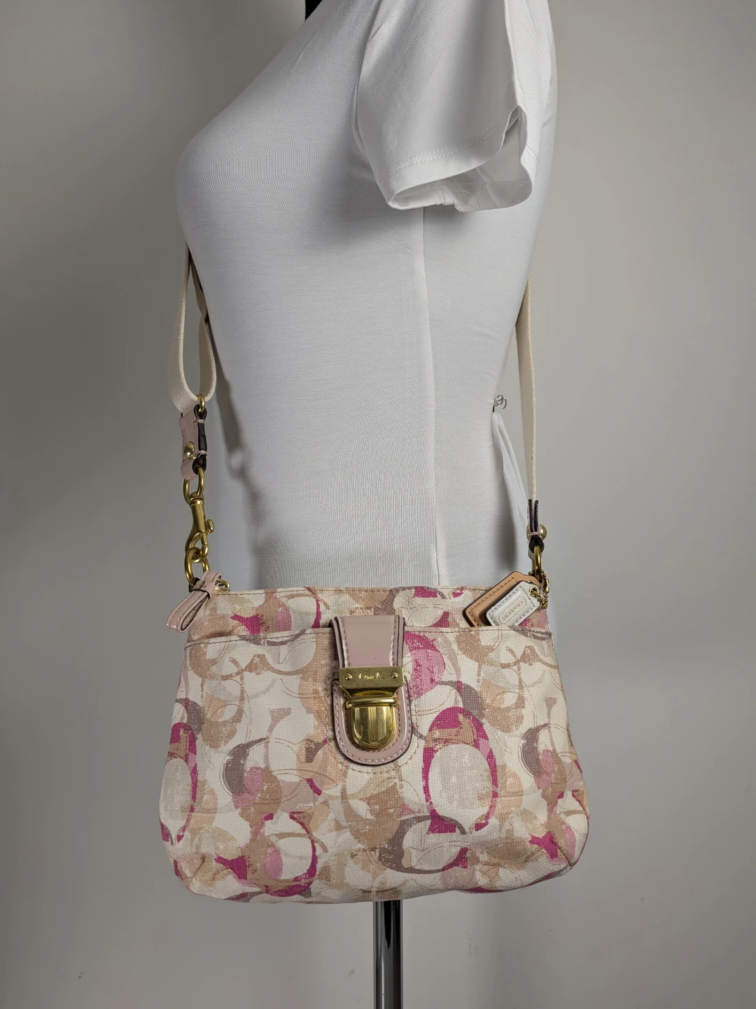 Coach Signature C Crossbody Bag Vintage Y2K Pink 🩷 - photo 2