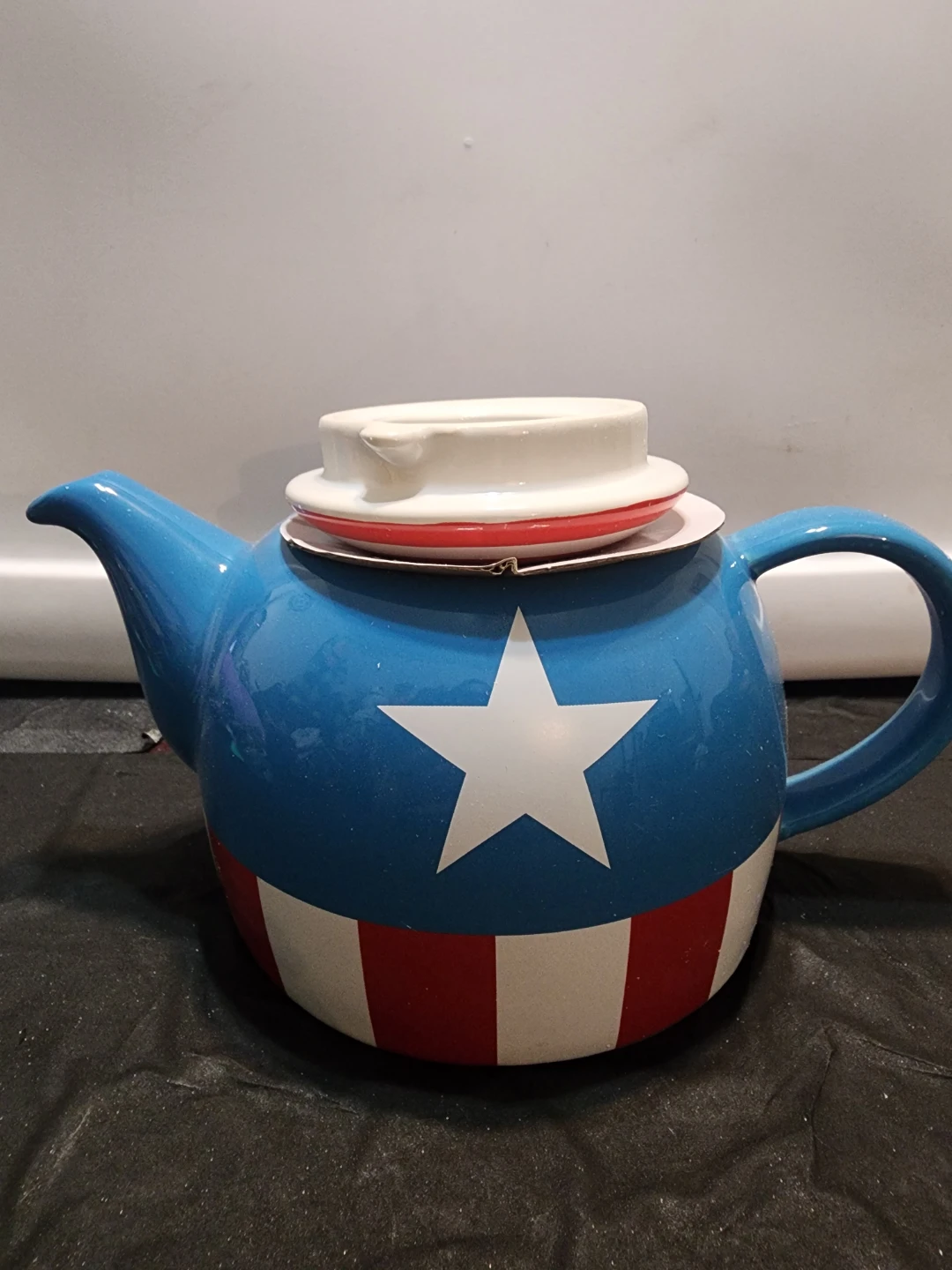 Marvel Avengers Captain America Ceramic Teapot - photo 3