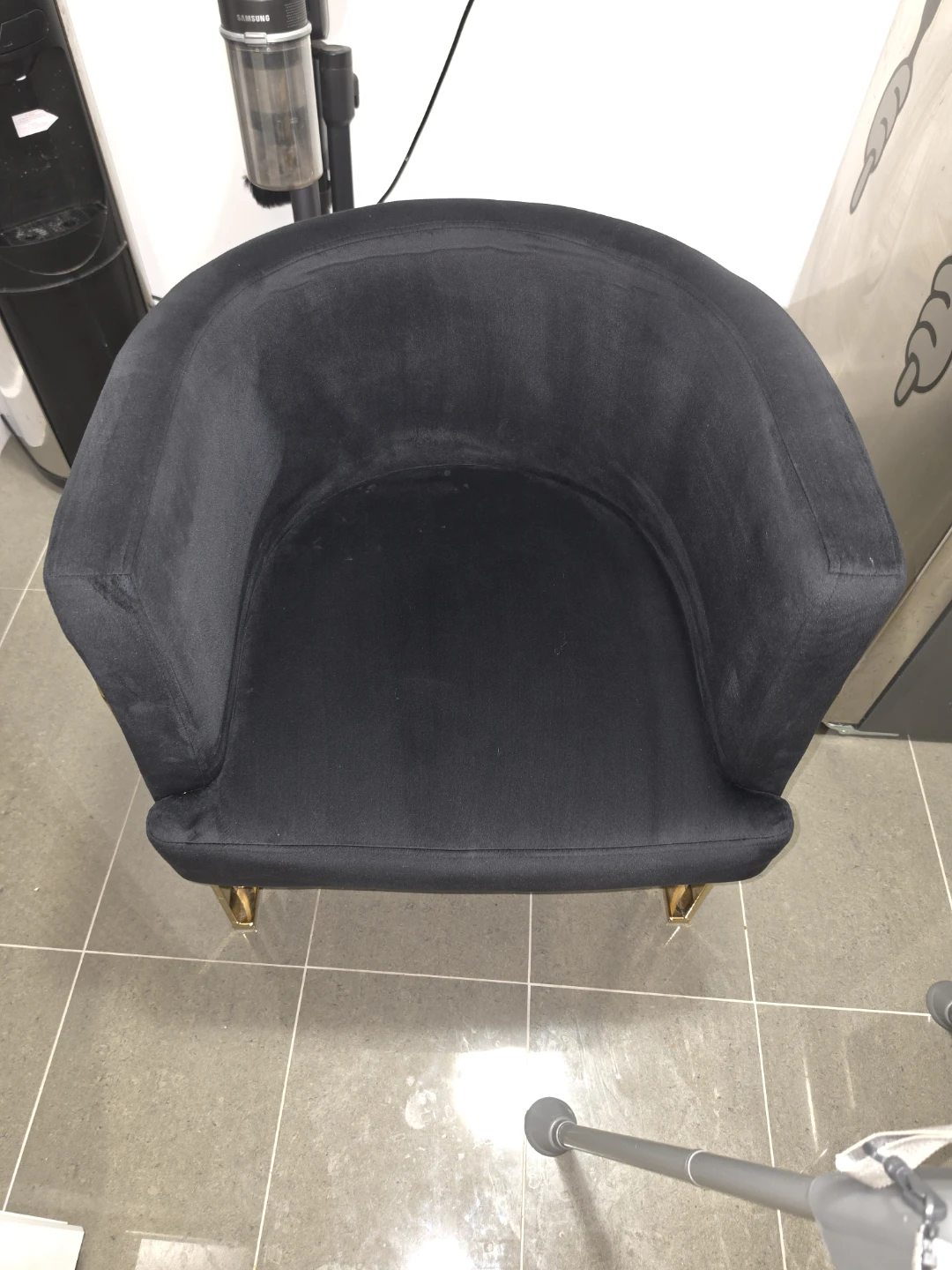 06 pcs ,Black Velvet Accent Chair with Gold Metal Base - photo 4