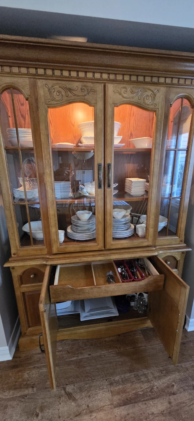 Solid wood buffet and hutch - photo 3