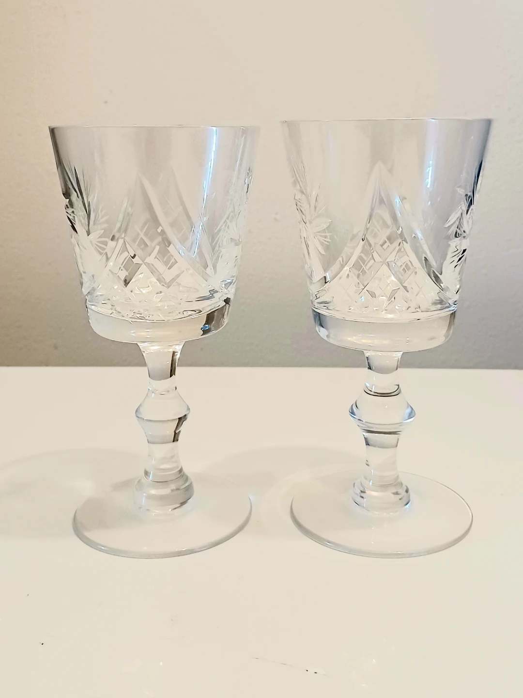 Pair of Ajka Pinwheel Crystal Wine Glasses - photo 2