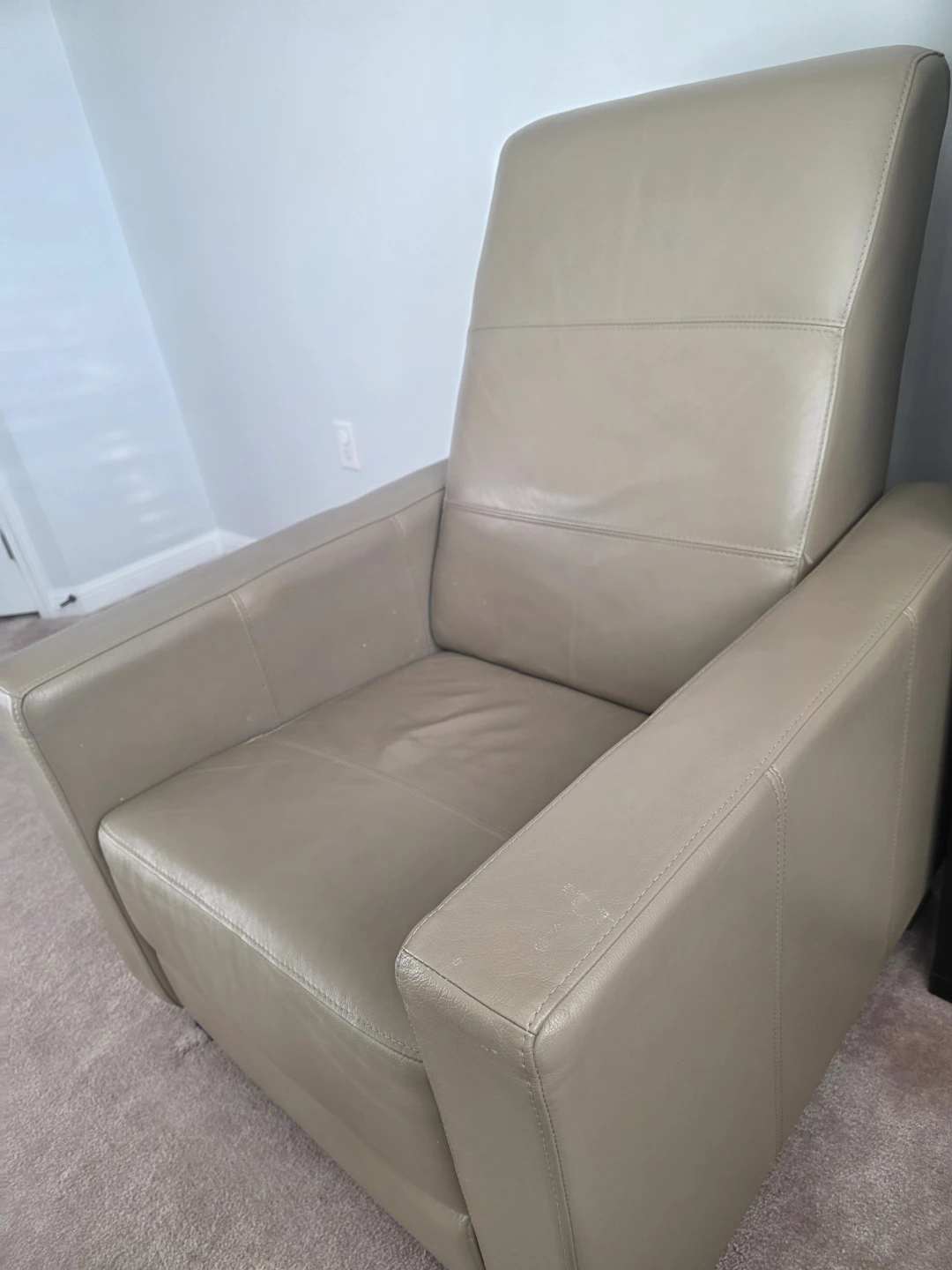 Beige Leather Recliner - photo 3