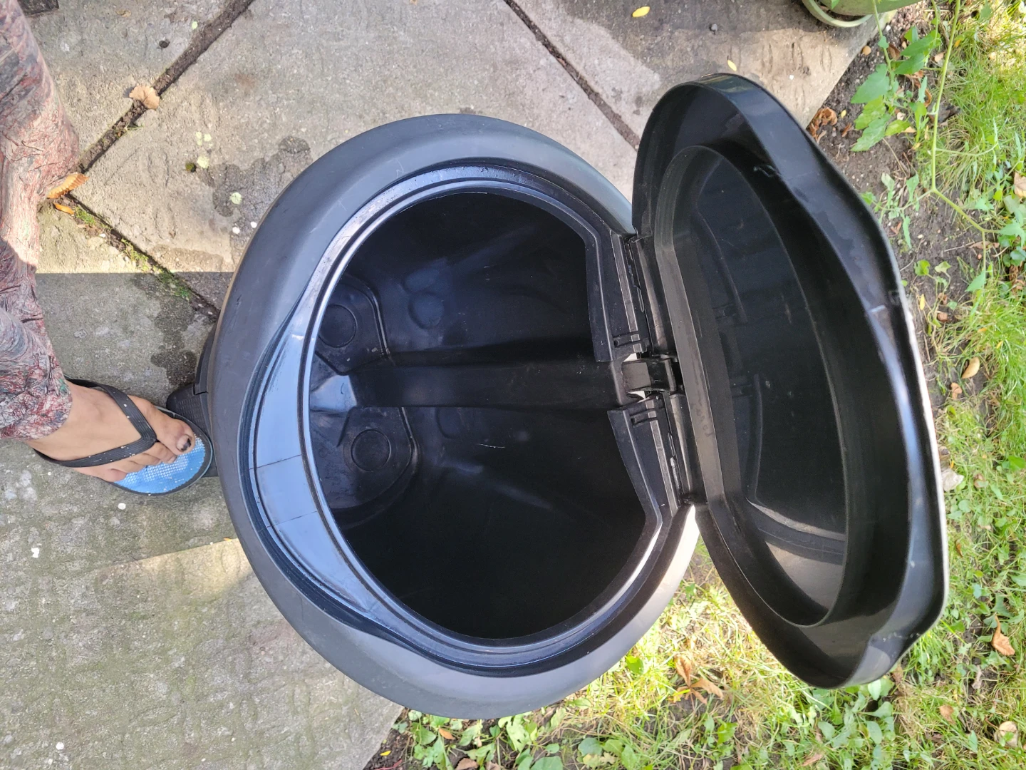 KIS Elite Series Step-On Bin 42L - photo 4