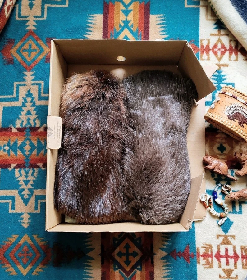 Manitobah Mukluks Morris Birch Beaver Fur Gauntlets - photo 3