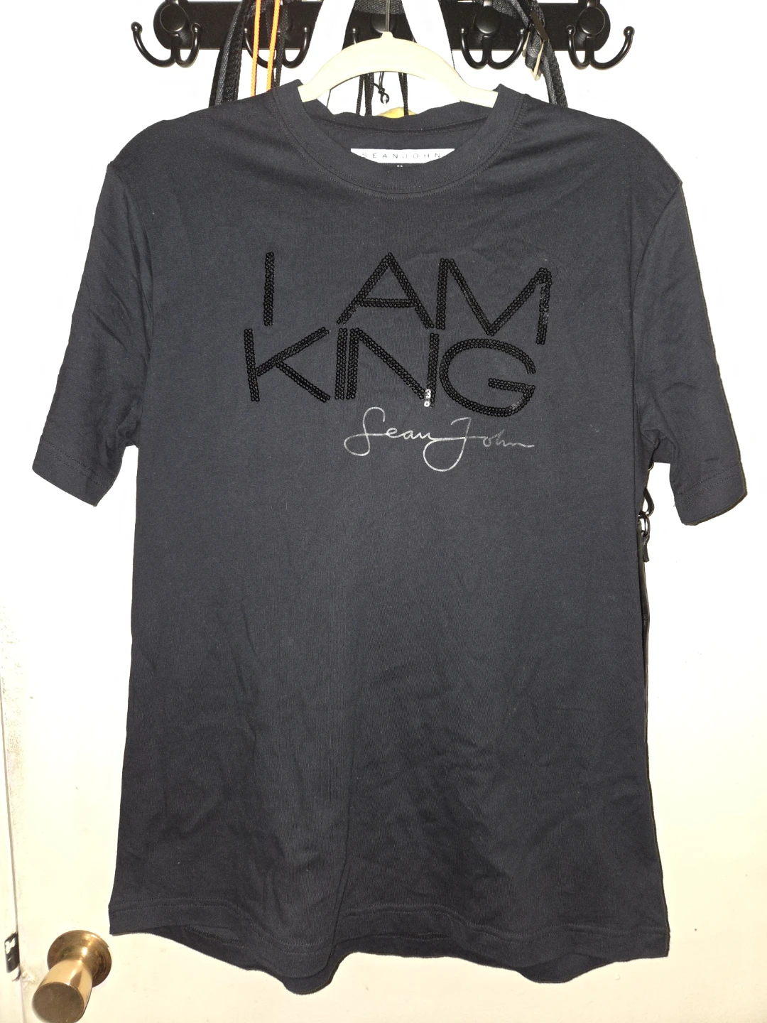 Sean John 'I Am King' Sequins Graphic T-Shirt in a Men's M