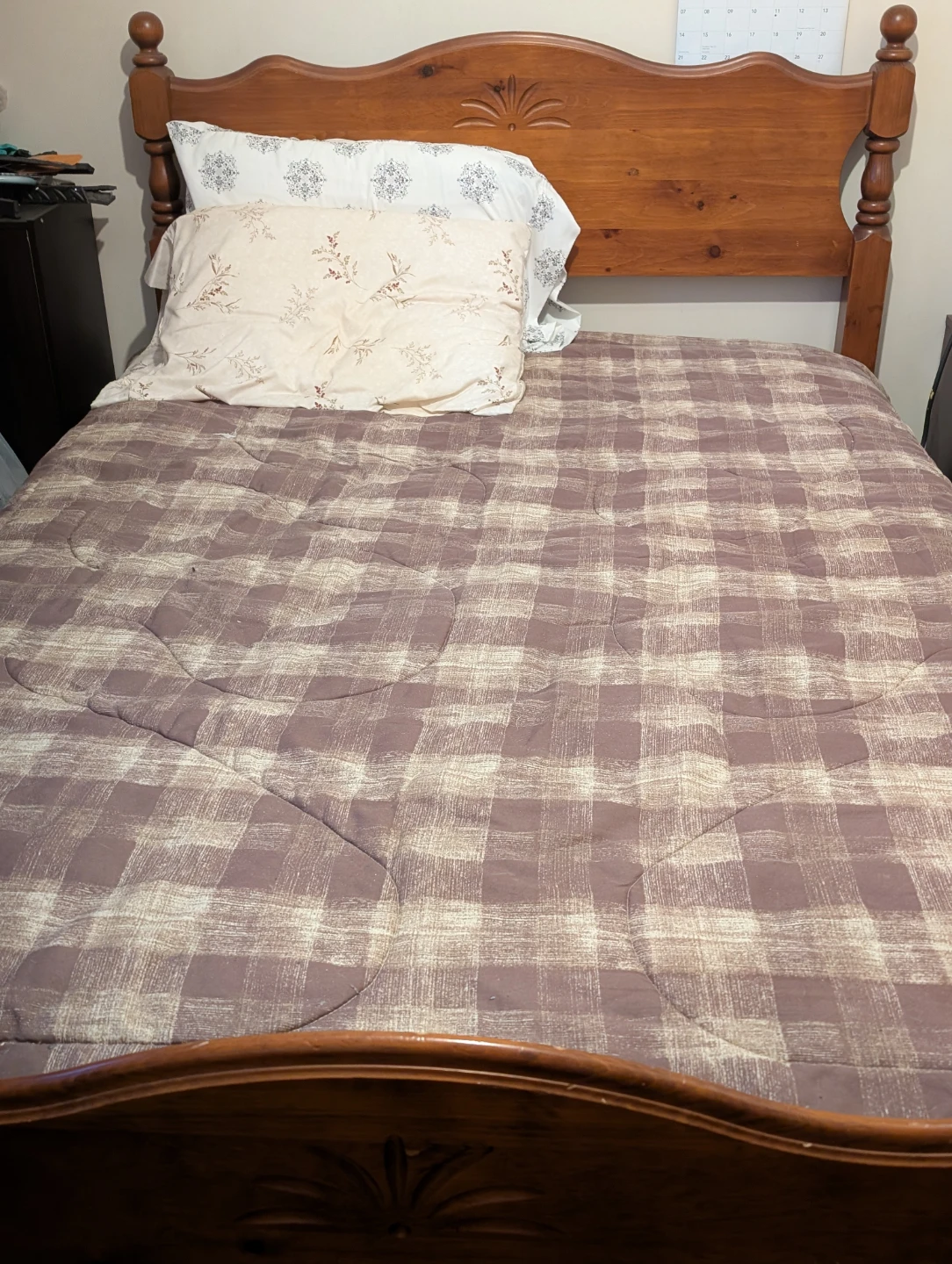 Solid Wood Full Bed Frame and mattress - photo 5