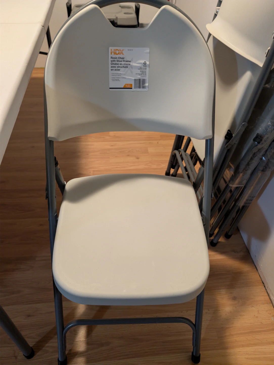 6' folding table & 4 chairs - photo 2