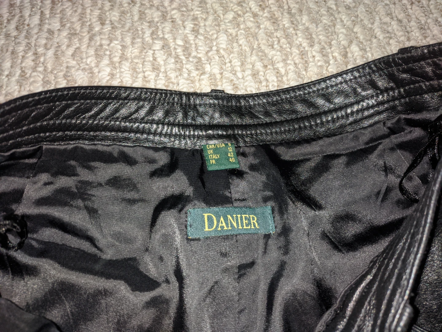 Danier Black Leather Pants Size 8 - photo 5